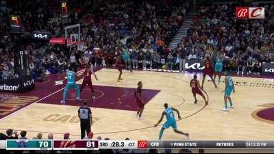 [Highlight] Evan Mobley eats Rozier's shot attempt with a two handed snatch block