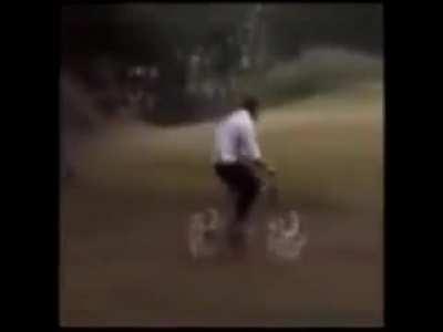 Durchschnittlicher O*alwichsy auf dem Weg zur Demo 