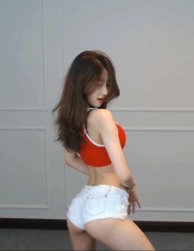 Dancing Seoa in red top