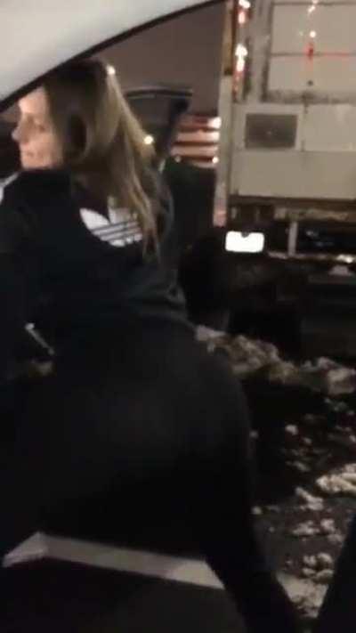 you can see her panties through the tights 😩