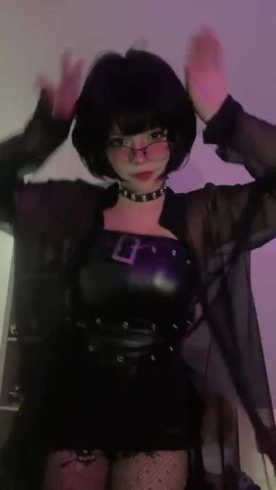 Se está poniendo bien gorda la tetona rica