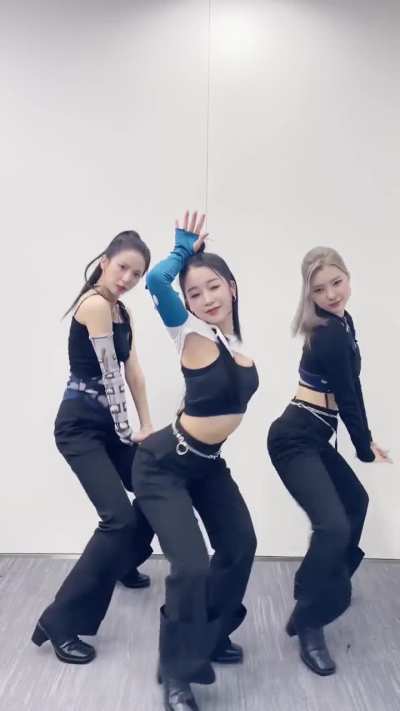 [220121] Yujin, Dayeon & Hikaru TikTok update: MVSK 😷 [FIRST IMPACT]