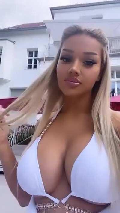 Ihre Titten OMG 💦😍🔥