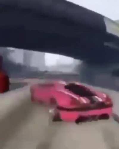 La canción de fondo se llama Erika es la marcha de soldados de la Alemania Nacionalsocialista