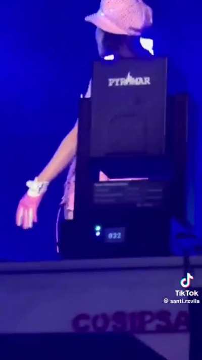 Mostrando esa parte de atrás🤤