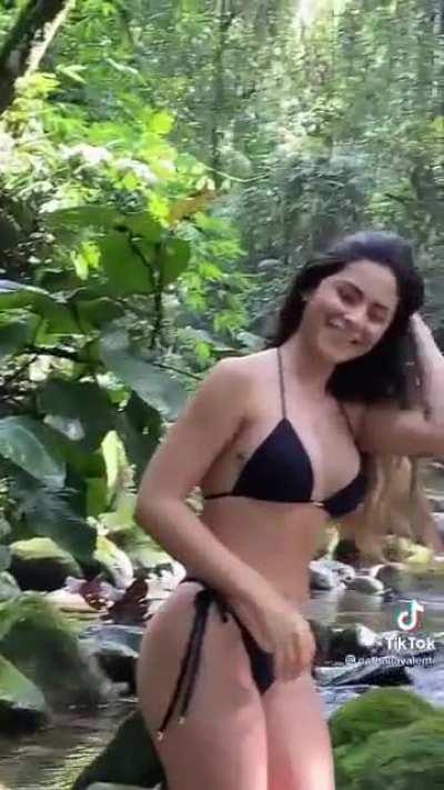 Nathalia Valente (@nathaliavalente)