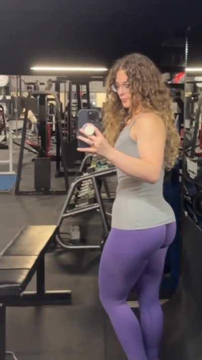 finally got a new pr on deadlift! (ignore my face, i was stoned and exhausted lol) 