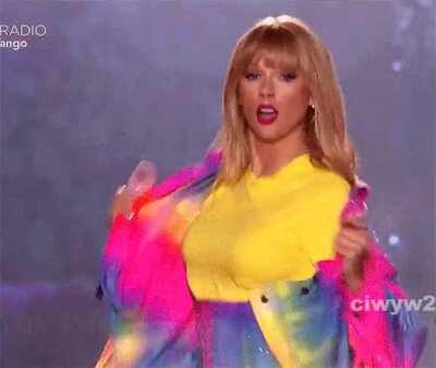 Mommy got huge tits!!