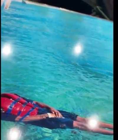 Theo needs to see this video of Boosie talkin about his dolphin experience lmaooooo 😂😂