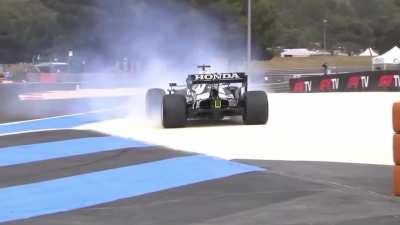 Yuki Tsunoda knows what to do with that big fat butt