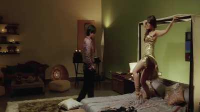 Kareena Kapoor Hottest Mashup Edit on 'Husn Hai Suhana' Song with Scenes Synched on Lyrics of Song