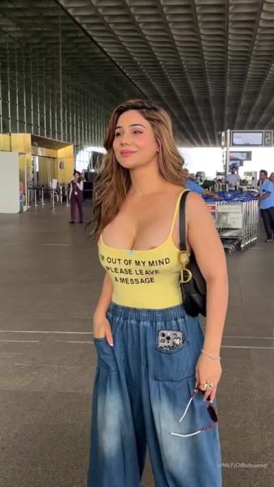 Kangna Sharma nip slip