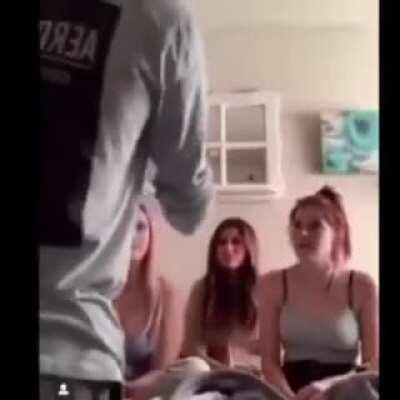 Hahahahahaha 🤣🤣🤣🤣