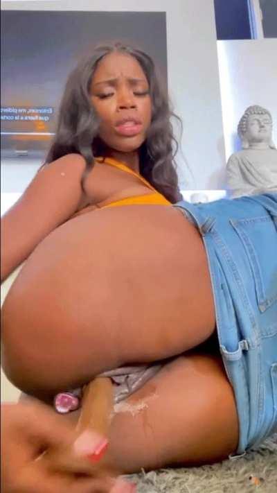 I need dick 😩😩