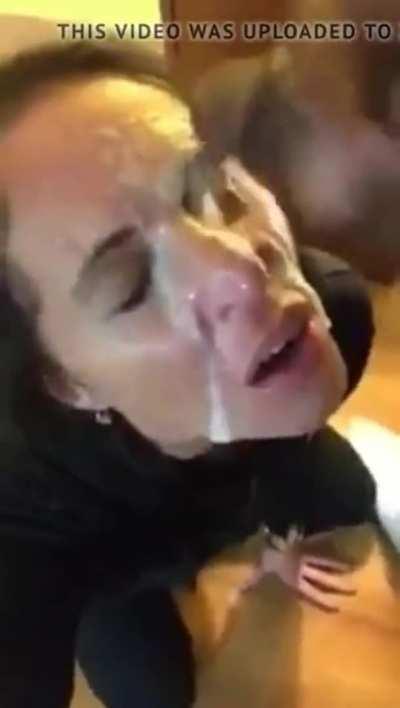 Brunette mom gets A facial