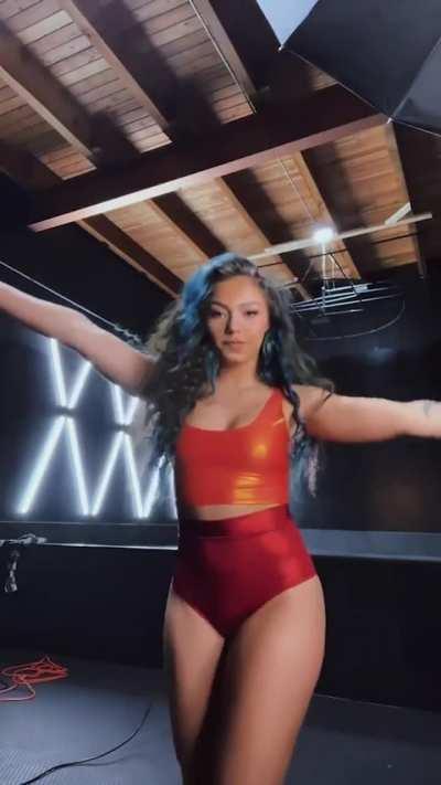 Looking amazing for a photoshoot. 💙