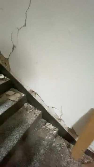 Stanje u Zapresicu nakon potresa 29.12.. Iseljeno 4 zgrade i oko 100-tinjak obitelji