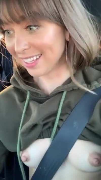 She disses Mia Khalifa