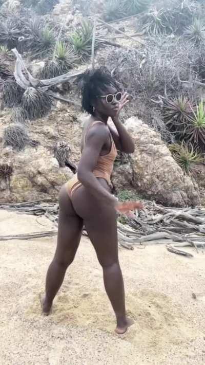 Lupita Nyong'o Twerking
