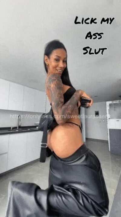 yes baby anything 🖤🤍🖤 laura saenz 💍💍💍