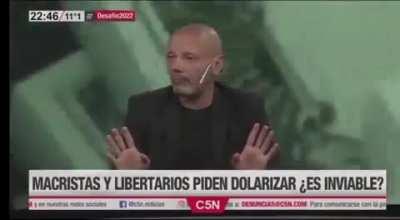 Parece que es mejor apostar al peso y perder que dolarizar y ganar