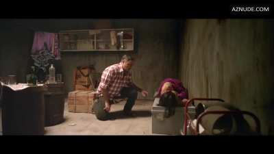 सोनाली ची गरम गरम कंबर आणि पाठ आणि काय ती बेंबी . चाटणार न ?