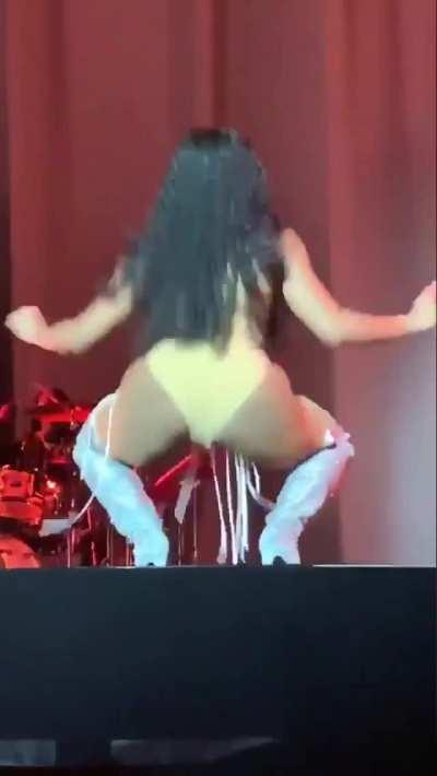 Sweetener World Tour - Day 12