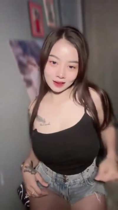 Amazing Thai girl 🧡