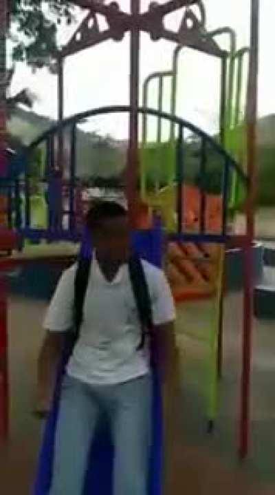 Pessoa comprometida com o entretenimento