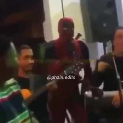 Deadpool depois de chegar cedo em casa