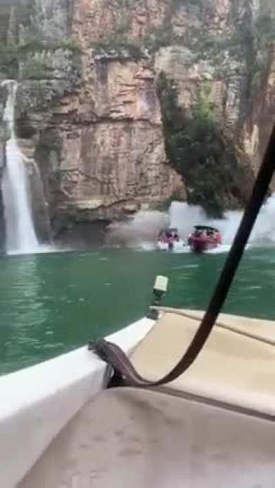 Rocks falling over boats in Minas Gerais, Brazil