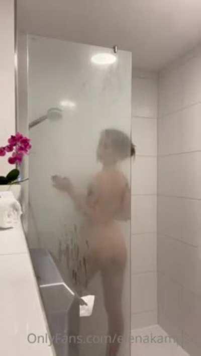 Hier wie versprochen das 2weite Duschvideo !! Falls ihr mehr content sehen wollt liket alle Beiträge auf diesem Subreddit in diesem Sinne dawaaj