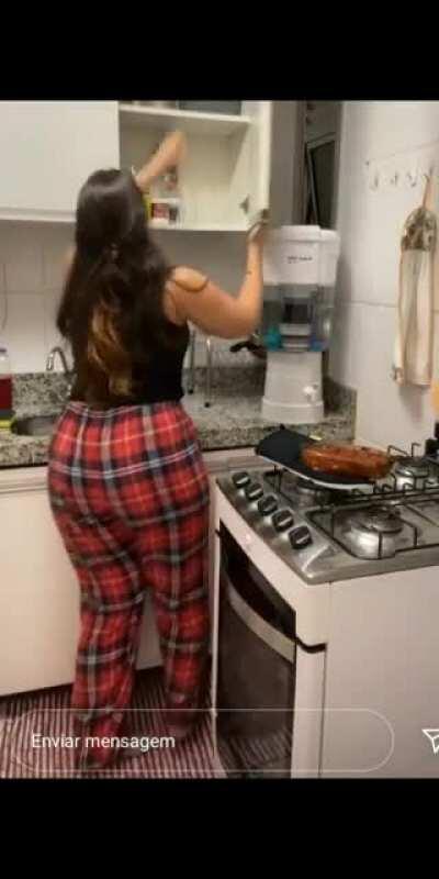 Adoro o rabão delicioso dessa safada 🤤😈