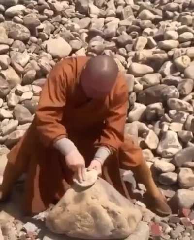 Shaolin monks iron finger 
