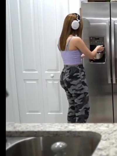 🍑🍑, cuándo volverá su shorcito negro al canal?