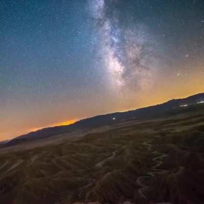 Capturing the earth’s rotation by a gyroscopic camera.