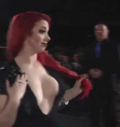 Taeler Hendrix & her beautiful titties