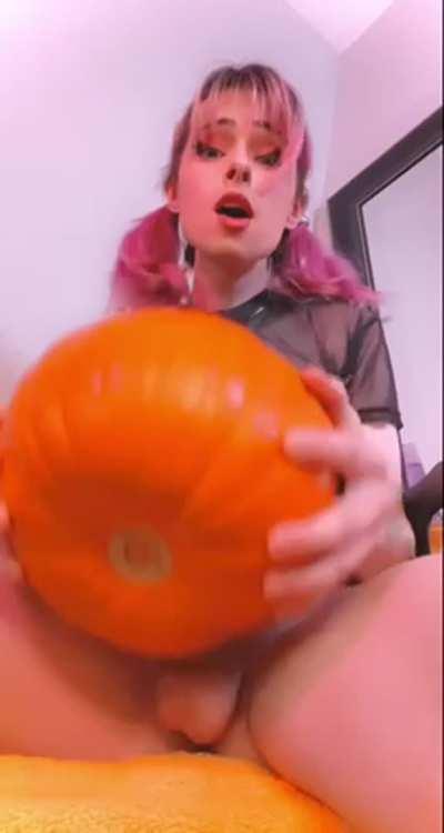 I fucked a pumpkin. New kink unlocked.