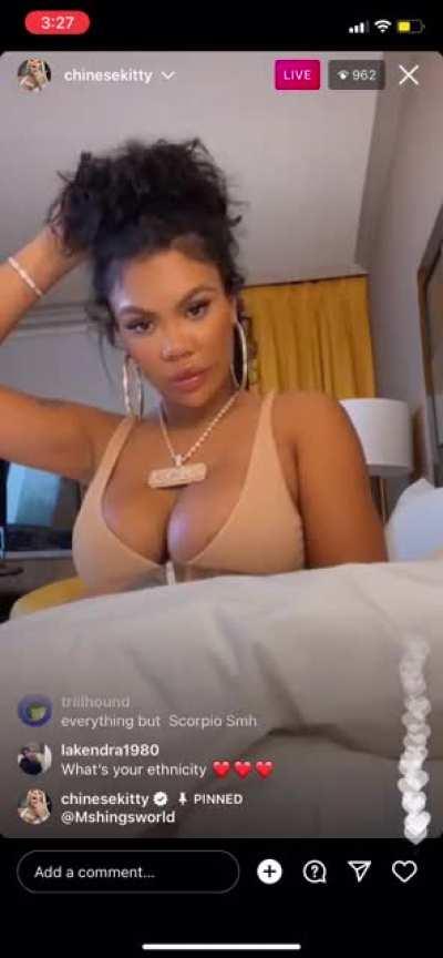 Look at the lips on her i know her head game amazing