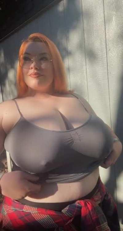 I cant believe how much much they pop in this shirt