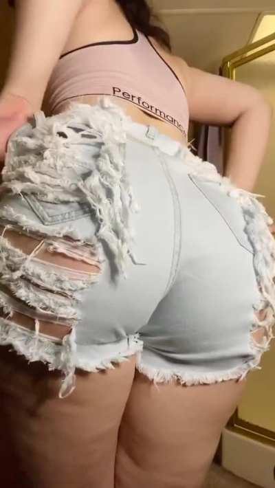 Like my new shorts? 💕