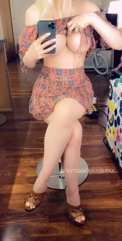 Mirror, mirror on the wall, who's the biggest fuckdoll of them all?