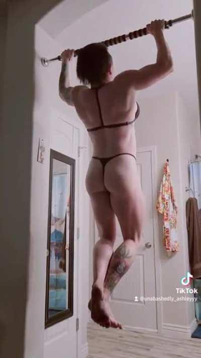 Back muscles on women are hot