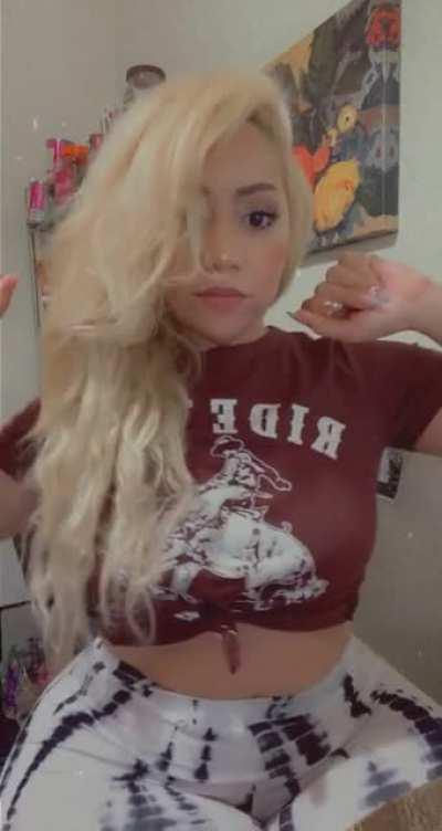 She looking like an absolute snack..