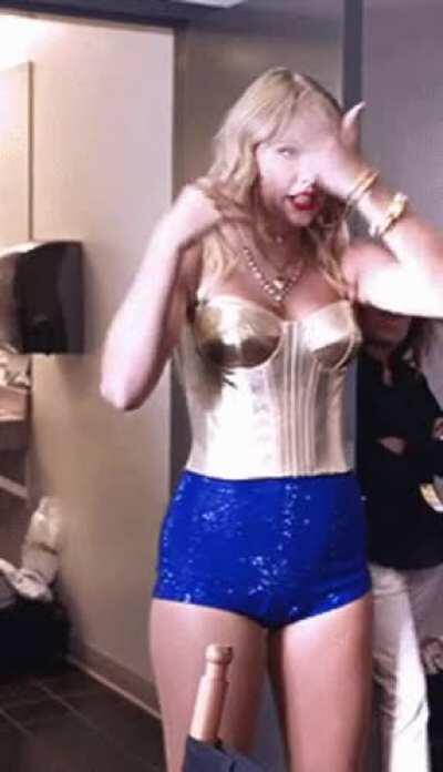 Taylor Swift indicates where she wants our cum