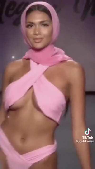 astagfirullah ye kesa hijab hua??