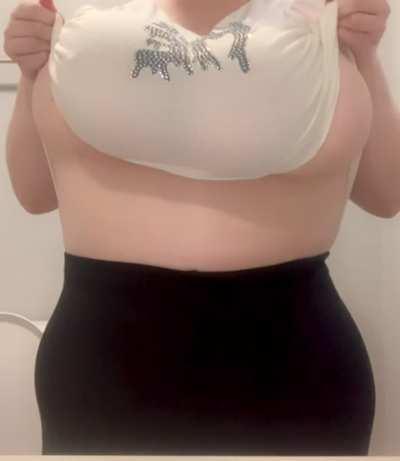 Wow I’ve been here for 2 years! 20% off for my next 20 subs to celebrate 2 years!! 💞🐰 link in comments below