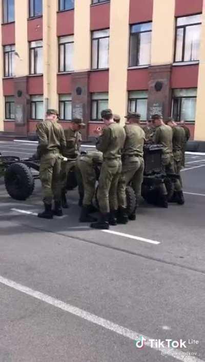 Build a UAZ car by soldiers as a LEGO constructor