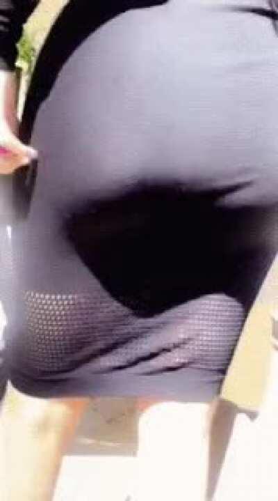 TB to her bending over for the gram