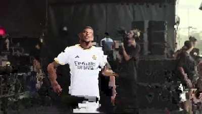 Kylian Mbappé at his Bernabéu presentation 😎 